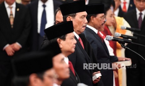 Sejumlah menteri Kabinet Indonesia Maju mengikuti upacara pelantikan yang dipimpin oleh Presiden Joko Widodo di Istana Negara, Jakarta, Rabu (23/10/2019).