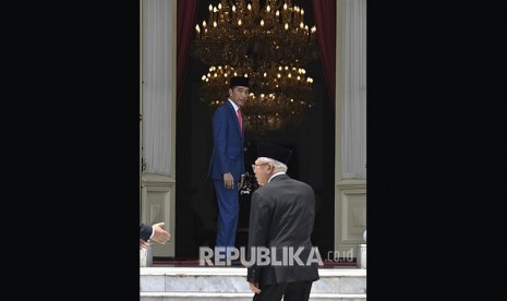 Presiden Joko Widodo (kiri) bersama Wakil Presiden Maruf Amin (kanan). Pada Selasa (20/10), pemerintahan Jokowi-Maruf memasuki usia satu tahun.