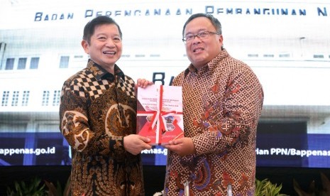 Proses Serah Terima Jabatan Menteri PPN/Kepala Bappenas dari Menteri  PPN/Kepala Bappenas Periode 2016-2019 Bambang Brodjonegoro kepada Suharso  dilakukan di Gedung Bappenas, Rabu (23/10). 