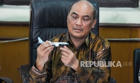 Ketua Komite Nasional Keselamatan Transportasi (KNKT) Soerjanto Tjahjono memberikan keterangan pers hasil investigasi kecelakaan Lion Air JT 610 di Jakarta, Jumat (25/10/2019).