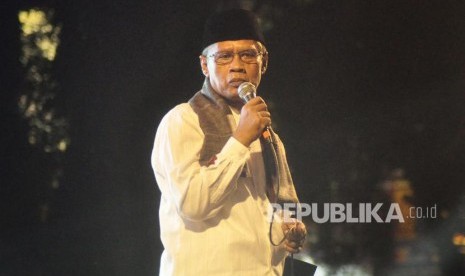 Ketua Umum PP Muhammadiyah mengkritik orang-orang yang senang menjadikan pancasila sebagai simbol dan slogan semata. 