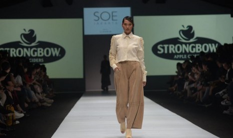 Gaya Wanita Urban Hadir di Panggung Jakarta Fashion Week (JFW) 2020, Senin (28/10). Jakarta Fashion Week 2023 digelar di Pondok Indah Mal 3, Jakarta Selatan pada 24 hingga 30 Oktober 2022.