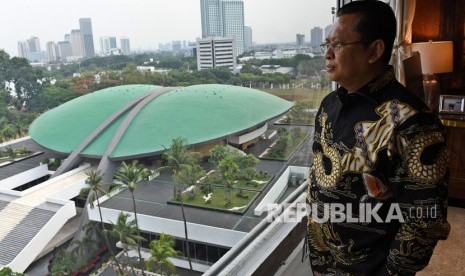 Ketua Majelis Permusyawaratan Rakyat (MPR) Bambang Soesatyo berpose dalam pemotretan usai wawancara khusus untuk Kantor Berita Antara di kompleks Parlemen, Jakarta, Selasa (29/10/2019).