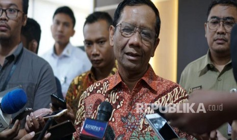 Menteri Koordinator Bidang Politik, Hukum, dan Keamanan, Mahfud MD, di Media Center Kemenko Polhukam, Jakarta Pusat, Selasa (29/10). 