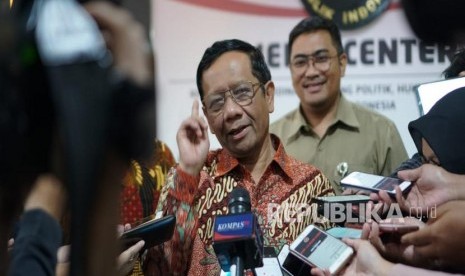 Menteri Koordinator Bidang Politik, Hukum, dan Keamanan, Mahfud MD, di Media Center Kemenko Polhukam, Jakarta Pusat, Selasa (29/10).