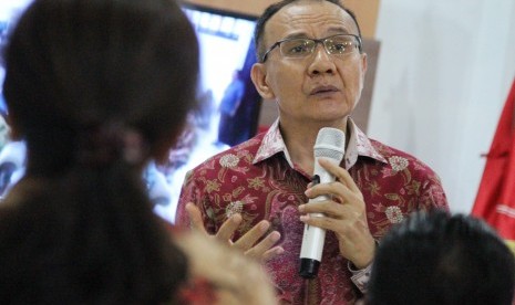 Ketua Satgas Waspada Investasi Otoritas Jasa Keuangan (OJK) Tongam Lumban Tobing memberikan kuliah umum untuk mahasiswa Fakultas Hukum Universitas Tanjungpura di Pontianak, Kalimantan Barat, Rabu (30/10/2019).