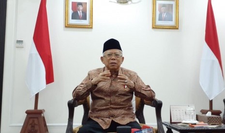 Wakil Presiden Ma'ruf Amin saat diwawancarai wartawan di Kantor Wakil Presiden, Jakarta, Jumat (1/11).