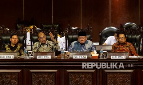 Wakil Ketua Dewan Perwakilan Daerah (DPD RI) Sultan Bachtiar Najamudin mengatakan, MPR merupakan wujud sesungguhnya lembaga legislatif yang sesuai dengan definisi demokrasi Pancasila.  (Foto: Para pimpinan DPD: Sultan Bachtiar Najamudin, Nono Sampono, La Nyalla Mattalitti, dan Mahyudin)