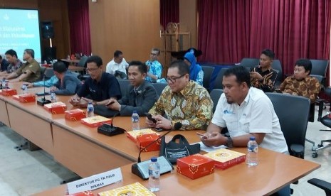 M Ramli Rahim (baju putih) hadir bersama sejumlah organisasi guru dan komunitas guru yang diundang Mendikbud Nadiem Makarim, Senin (4/11)