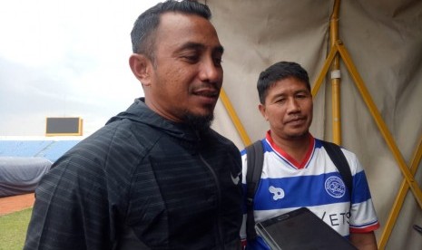 Mantan pemain sepak bola, Firman Utina di Stadion Si Jalak Harupat, Kabupaten Bandung, Senin (4/11).