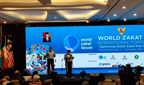 Wakil Presiden Ma'ruf Amin saat membuka World Zakat Forum International Conference 2019 di Bandung, Selasa (5/11).