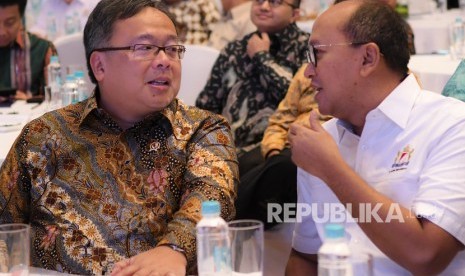 Menteri Riset Teknologi dan Kepala Badan Riset Inovasi Nasional Bambang Brodjonegoro (kiri).