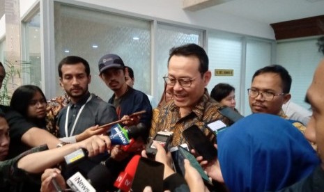 Direktur Utama Badan Penyelenggara Jaminan Sosial (BPJS) Kesehatan, Fachmi Idris usai rapat dengar pendapat dengan Komisi IX DPR, di Kompleks Parlemen, Jakarta, Selasa (5/11).