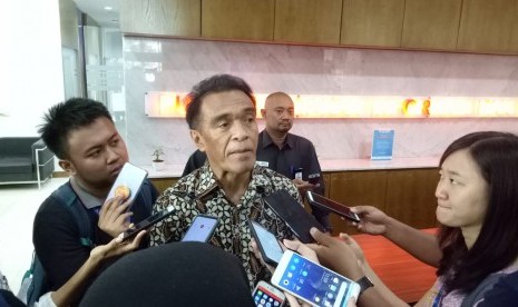 Anggota Ombudsman RI, Laode Ida saat memberikan keterangan terkait pengawasan penerimaan CPNS tahun 2019, di Gedung Ombudsman RI, Jalan Rasuna Said, Jakarta Selatan, Rabu (6/11).