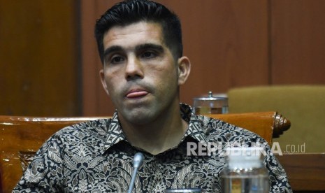 Pesepak bola asal Brasil Fabiano da Rosa Beltrame menghadiri rapat kerja Komisi X DPR dengan Kementerian Pemuda dan Olahraga (Kemenpora) di Kompleks Parlemen, Senayan, Jakarta, Kamis (7/11/2019).