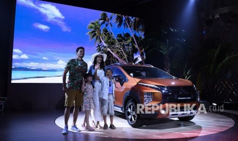 Mobil Mitsubishi Xpander Cross ditampilkan saat peluncurannya di Jakarta, Selasa (12/11/2019).