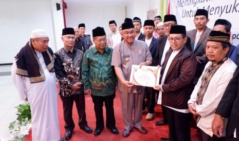 Majelis Ulama Indonesia (MUI) Kota Depok mengukuhkan puluhan Kader Ulama pada kegiatan Musyawarah Daerah (Musda) ke V di Aula Gedung MUI Kota Depok, Selasa (12/11).