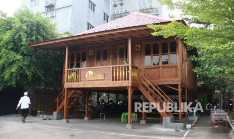 Masjid Panggung Cordofa di Gedung Filantropi Dompet Dhuafa, Jatipadang, Pasar Minggu.