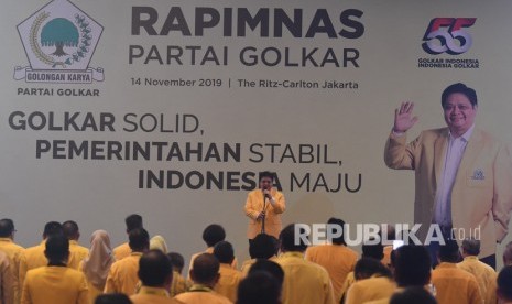 Ketua Umum Partai Golkar Airlangga Hartarto memberikan sambutan pada acara Rapimnas Partai Golkar di Jakarta, Kamis (14/11/2019).