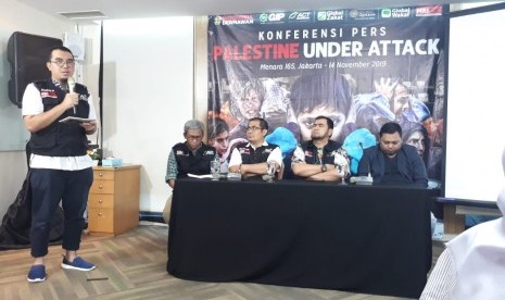 Konferensi pers lembaga filantropi, Aksi Cepat Tanggap (ACT) gencarkan bantuan untuk Palestina di Jakarta, Kamis (14/11).