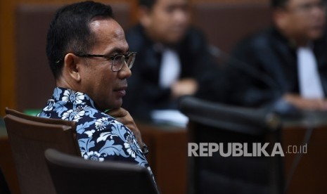 Terdakwa Tubagus Chaeri Wardana alias Wawan mengikuti sidang eksepsi atas kasus korupsi dan tindak pidana pencucian uang (TPPU) di Pengadilan Tipikor, Jakarta, Kamis (14/11/2019). 