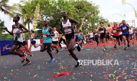 Sejumlah pelari mengikuti lomba lari internasional Borobudur Marathon 2019 di Borobudur, Magelang, Jawa Tengah, Ahad (17/11/2019). Ajang tahun ini dijadwalkan pada pertengahan November.