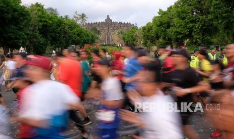 Sejumlah pelari mengikuti lomba lari internasional Borobudur Marathon 2019 di Borobudur, Magelang, Jawa Tengah, Ahad (17/11/2019).