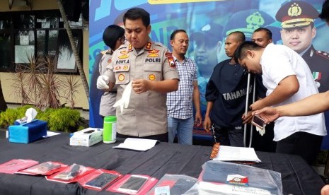 Polres Malang Kota (Makota) mengungkap sejumlah kasus pencurian di Mapolresta Malang, Senin (18/11).