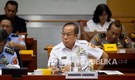 Gubernur Lemhanas Letjen TNI (Purn) Agus Widjojo mengikuti rapat kerja dengan Komisi I DPR di Kompleks Parlemen, Senayan, Jakarta, Senin (18/11/2019). 