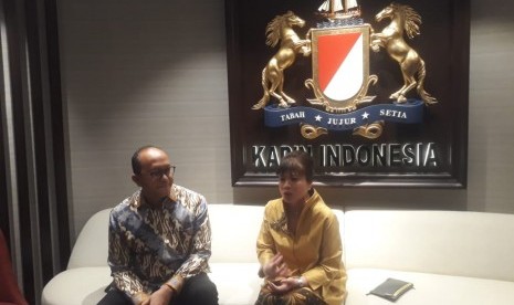 Ketua Kamar Dagang dan Industri Indonesia (Kadin) Rosan Roeslani bersama Wakil Ketua Umum Asosiasi Pengusaha Indonesia (Apindo) Shinta W Kamdani.