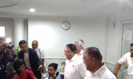 Menpora RI, Zainudin Amali berdiskusi dengan Ketua Umum KONI, Marciano Norman di Kantor Kemenpora RI, Jakarta, Selasa (19/11).