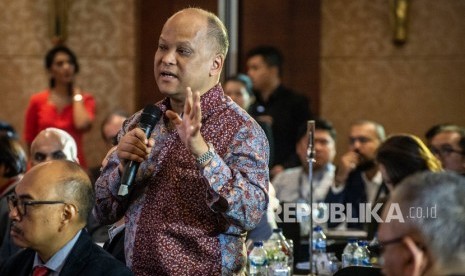 Wantiknas: Manusia tidak Boleh Dikuasai Kecerdasan Buatan. Ketua Tim Pelaksana Dewan Teknologi Informasi dan Komunikasi Nasional (Wantiknas) Ilham Habibie (tengah).