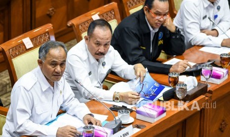 Kepala Badan Narkotika Nasional (BNN) Komjen Pol Heru Winarko (kiri) mengikuti Rapat Dengar Pendapat (RDP) dengan Komisi III DPR RI di komplek Parlemen, Jakarta, Kamis (21/11/2019).