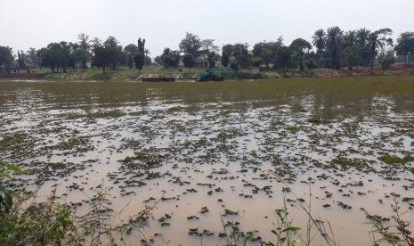 Dinas Pekerjaan Umum dan Penataan Ruang (PUPR) Kota Depok bekerja sama dengan Satpol PP Kota Depok kembali menertibkan sedikitnya 25 bangunan liar (bangli) yang berdiri di sepanjang Situ Sawangan, Kecamatan Sawangan, Kota Depok. Penertiban dilakukan seiring dengan upaya normalisasi dan penataan situ yang sedang berlangsung.