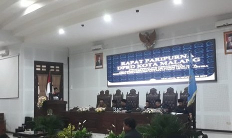 Rapat paripurna pengambilan keputusan terhadap Ranperda Kota Malang di Ruang Rapat Paripurna, Gedung DPRD Kota Malang, Senin (25/11). 