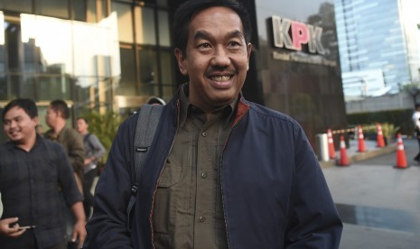 Direktur Utama PT Angkasa Pura II (Persero) Muhammad Awaluddin berjalan meninggalkan gedung KPK usai menjalani pemeriksaan di Gedung KPK Jakarta, Selasa (26/11/19). 