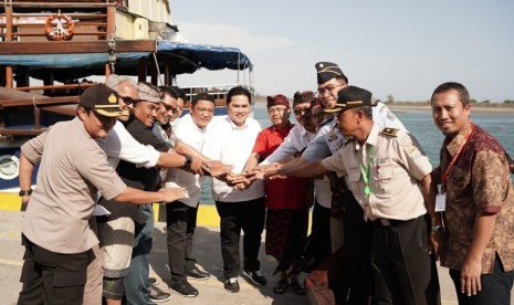 Menteri BUMN  Erick Thohir mengunjungi Pelabuhan Benoa, Bali, yang dikelola PT Pelindo III, Kamis (28/11). 