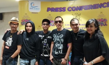 Grup musik Slank mempersiapkan konser 