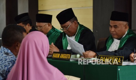 Seruyan Gelar Layanan Terpadu Isbat Nikah. Suasana sidang isbat pernikahan di ruang pertemuan Dinas Kependudukan dan Pencatatan Sipil.