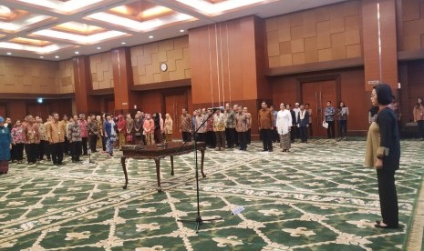 Menteri Keuangan Sri Mulyani dalam acara Pelantikan Eselon II, III, IV dan Fungsional di kantornya, Jakarta, Jumat (29/11). Dalam pelantikan ini, Kemenkeu mulai memangkas eselon III dan IV.