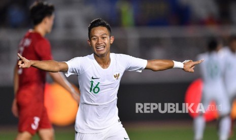 Pemain Timnas U-22 Indonesia Sani Riski melakukan selebrasi seusai mencetak gol ke gawang Timnas Vietnam dalam pertandingan Grup B SEA Games 2019 di Stadion Rizal Memorial, Manila, Filipina, Ahad (1/12/2019). 