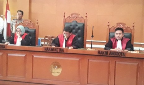 Terpidana First Travel Ajukan Peninjauan Kembali. Foto: Sidang putusan perdata aset First Travel di Pengadilan Negeri Depok, Senin (2/12).