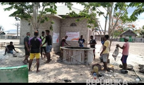  Program wakaf sumber air bersih dari Rumah Zakat yang  dibangun di Madrasah Ibtidaiyyah Swasta(MIS) Nurul Falah Kangge, Desa Marisa, PulauKangge, KabupatenAlor, Nusa Tenggara Timur.