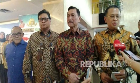 Bambang Soesatyo menyatakan mengundurkan diri dari pencalonan ketua umum golkar, Selasa (3/12).