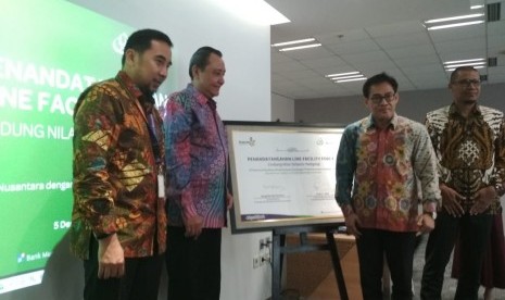 PT Bank Muamalat Indonesia Tbk. menandatangani Perjanjian Kerja Sama fasilitas lindung nilai (hedging) syariah dengan PT Kharisma Pemasaran Bersama Nusantara (KPBN) atau Indonesia Commodity (INACOM) di Muamalat Tower, Jakarta, Kamis (5/12)