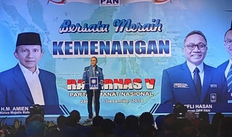 Ketua Umum PAN Zulkifli Hasan menyampaikan sambutan dalam pembukaan rakernas PAN V, Sabtu (7/12). 