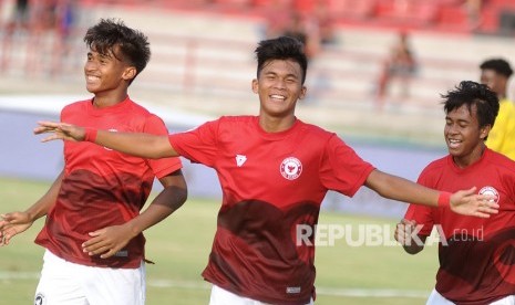 Sutan Zico (tengah) dipromosikan ke tim senior Persija.