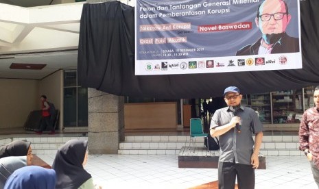 Penyidik KPK Novel Baswedan saat mengisi diskusi Anti Korupsi di PKM Universitas Andalas, Padang, Selasa (10/12) 