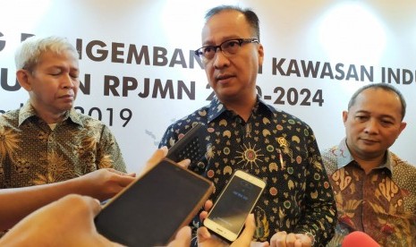 Menteri Perindustrian Agus Gumiwang Kartasasmita. Pemerintah menaikkan target tingkat komponen dalam negeri (TKDN).