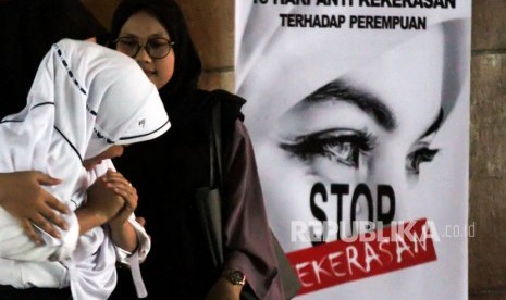 Pemeran tampil pada aksi teatrikal kampanye Anti Kekerasan Terhadap Perempuan dan Anak 